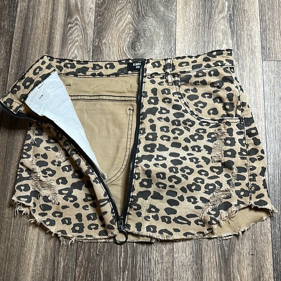 Cheetah Zipper Skirt - Picture 5 of 6